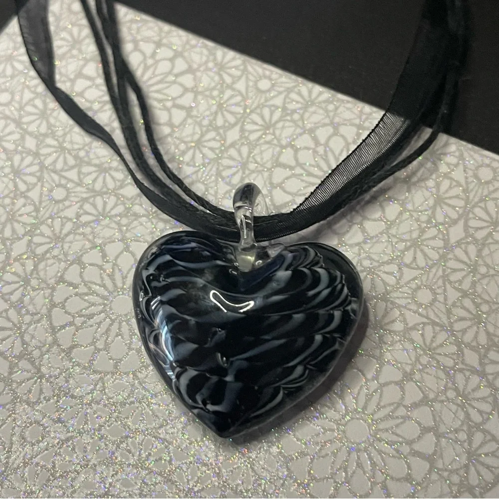 New Handmade Zebra Glass Blown Heavy Heart Gothic Velvet Lace Chocker Necklace